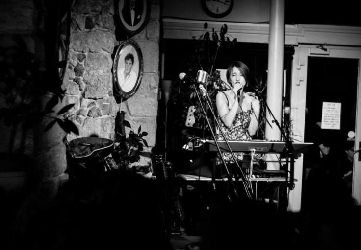 Olgarym podczas występu na żywo.