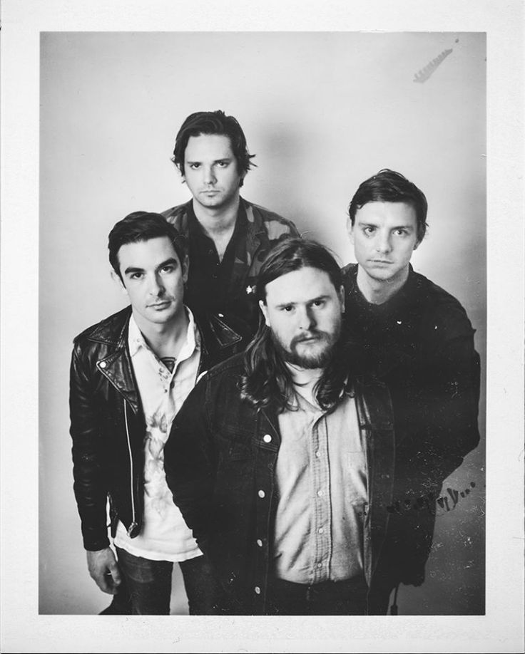 Captive (fot. Courtney Chavanell)