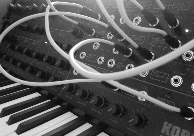 Tajemnica brzmień L'Avenir to gąszcz analogowych syntezatorów... 