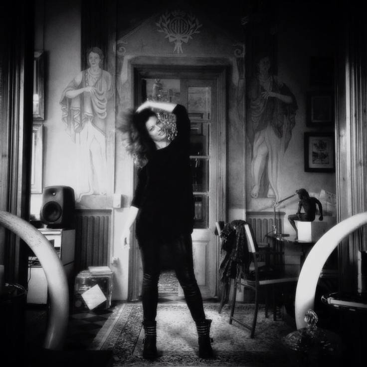 Vanessa Asbert / Synths Versus Me (źródło: Facebook)