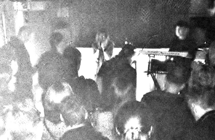 Niezidentyfikowany człowiek... Unidetified Man podczas koncertu (źródło: Facebook) 