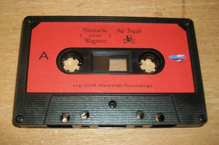 Nietzsche and the Wagners: No Truth - kaseta magnetofonowa (źródło: synthezizer.bandcamp.com)